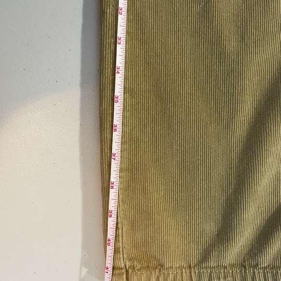 American Eagle Men's 32 x 34 Corduroy Pants in Khaki GUC - Picture 5 of 7